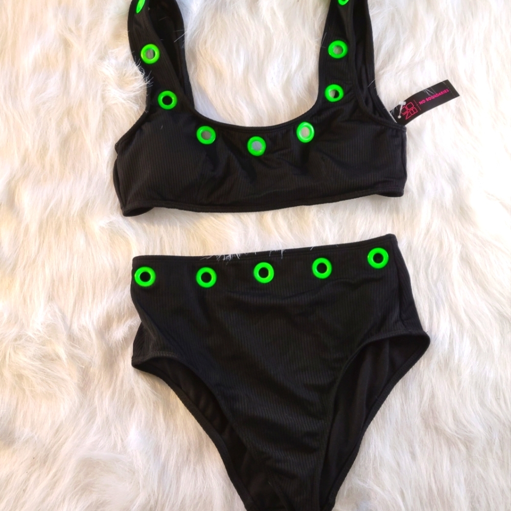 Unique Two Piece 💚